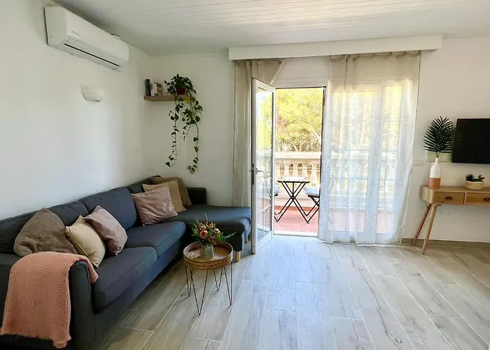 Menorca Chic Near & Harbour Apartment *